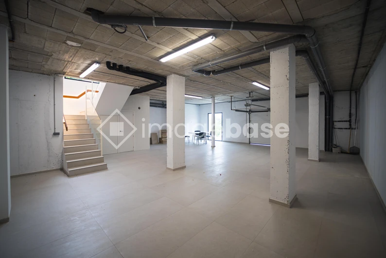 Spacious Industrial Interior