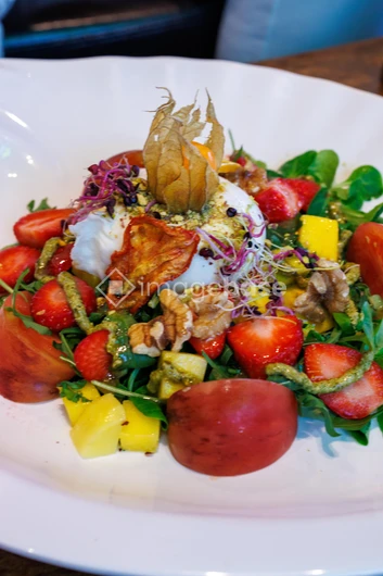 Gourmet Salad Presentation