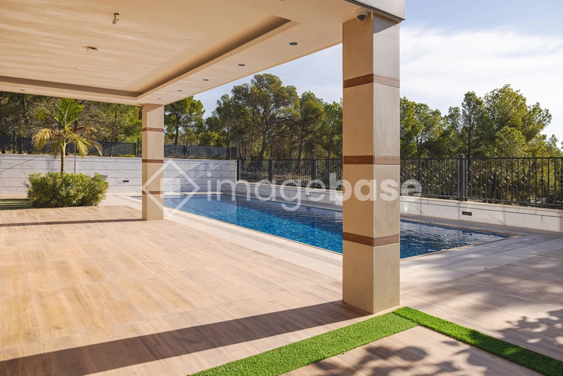 Luxurious Poolside Patio