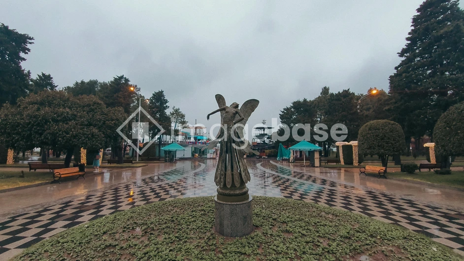 Rainy Park Monument