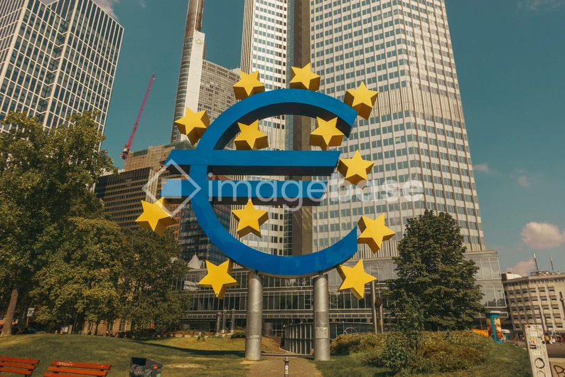 Euro Monument in Financial District