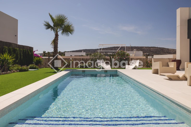 Luxurious Poolside Retreat