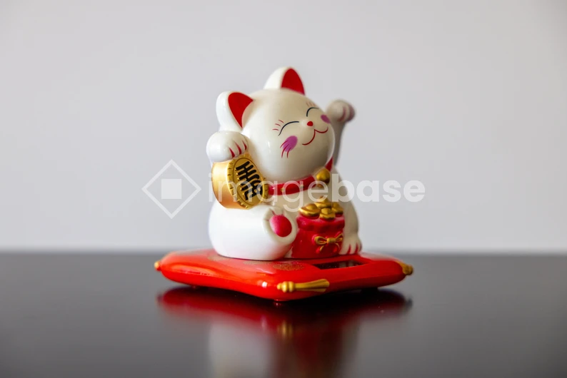 Maneki Neko Figurine