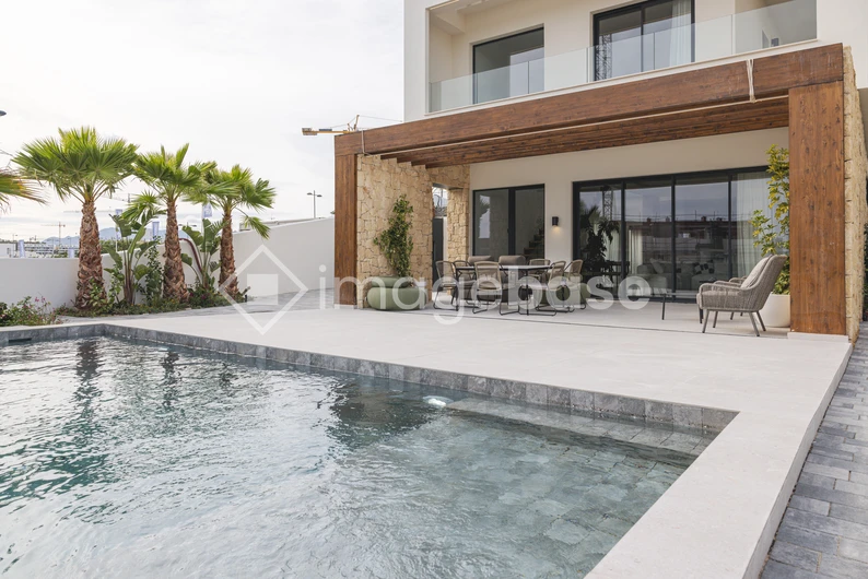 Modern Poolside Patio