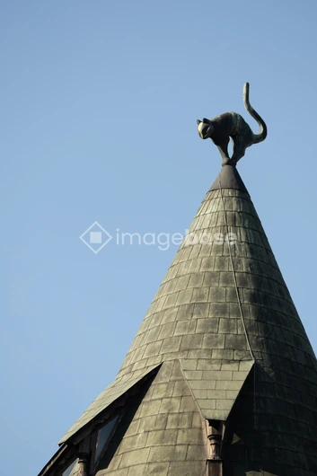 Cat Statue on Roof