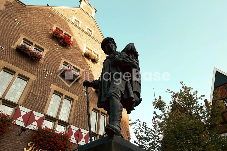 Statue and Architectural Building