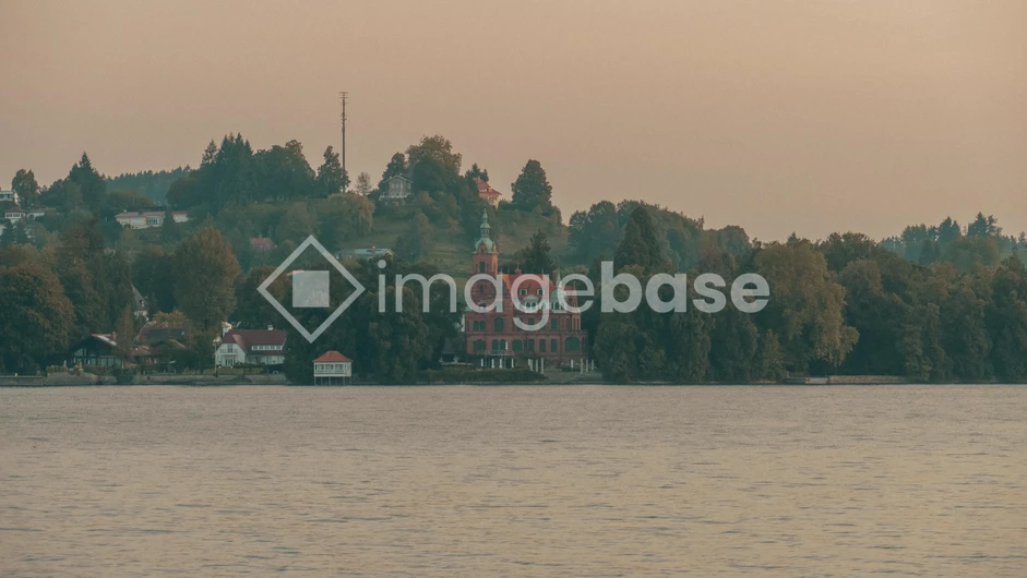 Lakeside Serenity