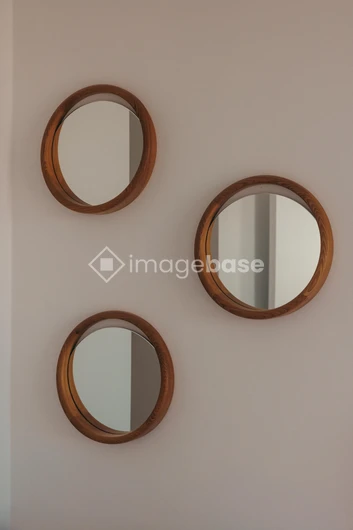 Minimalist Mirror Arrangement