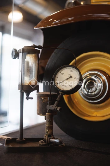 Vintage Gauge and Mechanism