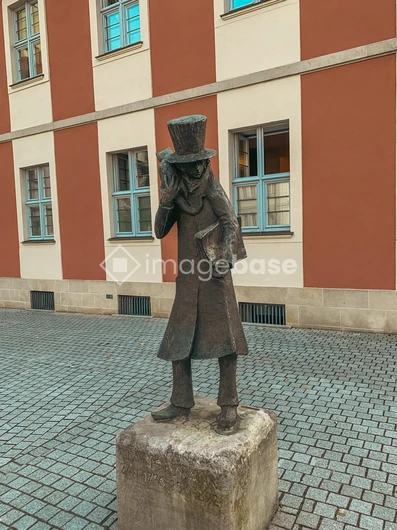 Statue in City Square