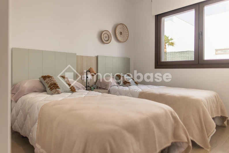 Cozy Twin Bedroom