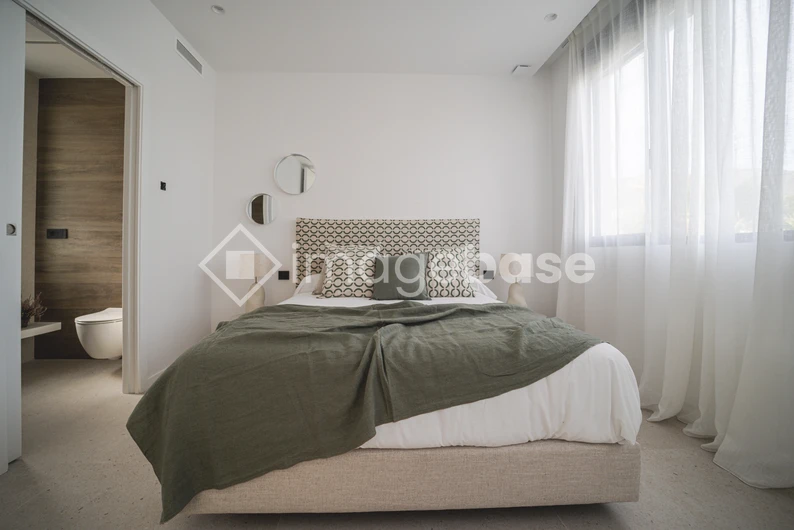 Modern Minimalist Bedroom