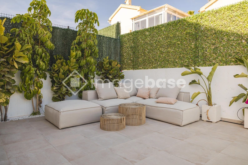 Modern Outdoor Lounge Area