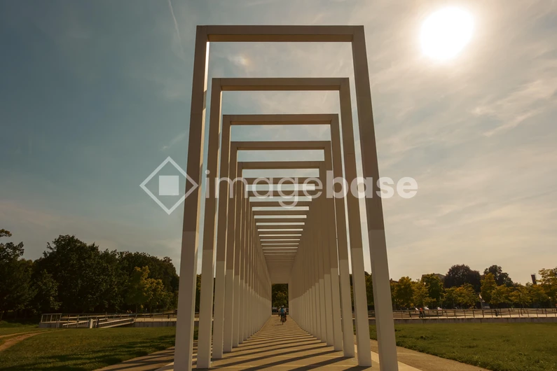 Modern Geometric Structure under Sunlight