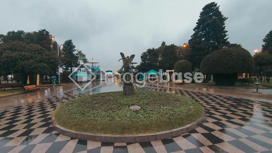 Rainy Park Plaza