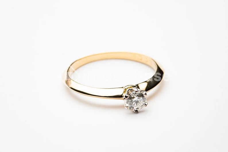 Elegant Diamond Ring