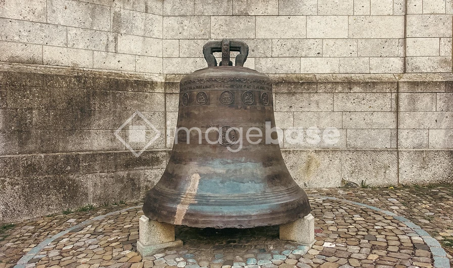 Historic Bell Monument