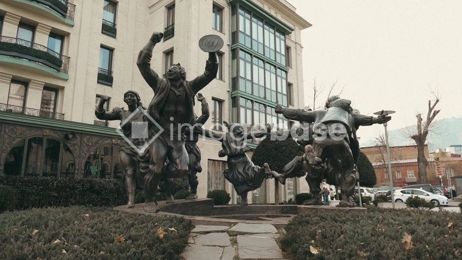 Dynamic Sculpture in Urban Setting