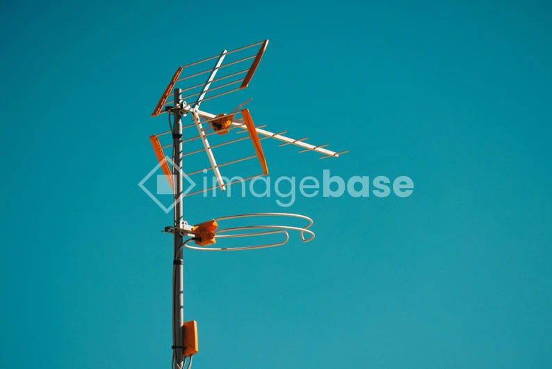 Minimalist Antenna Against Blue Sky