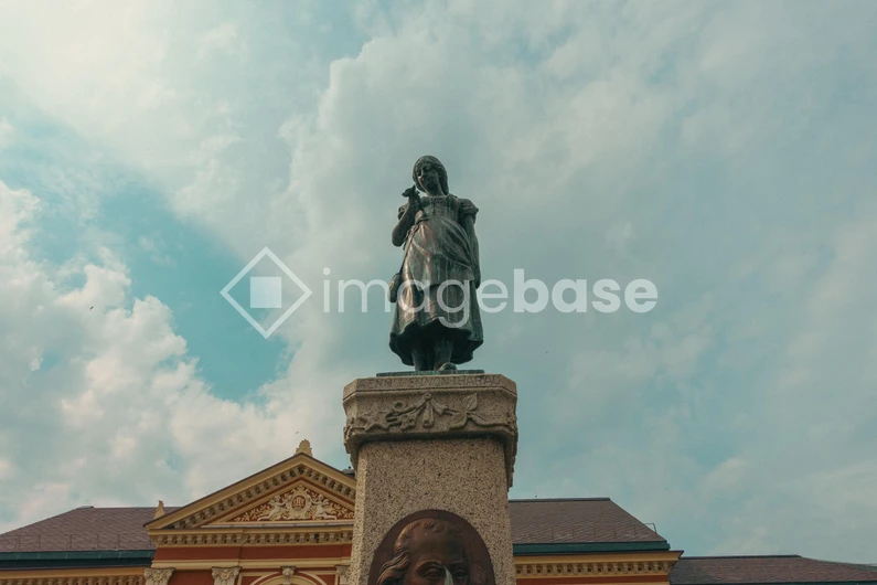 Statue and Architectural Backdrop