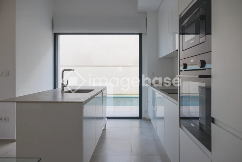 Modern Minimalist Kitchen