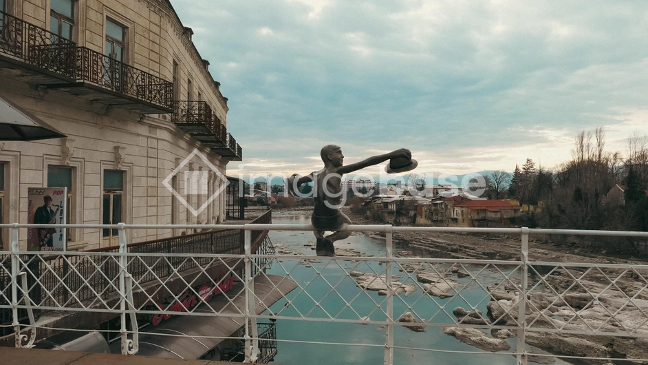 Riverside Statue Overlook
