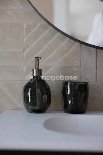 Elegant Bathroom Decor