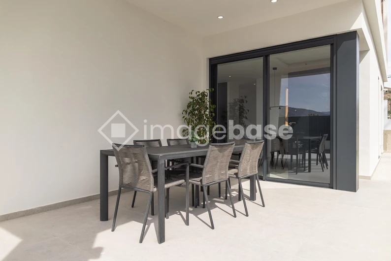 Modern Outdoor Dining Area