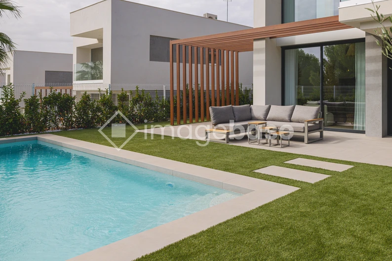 Modern Poolside Patio