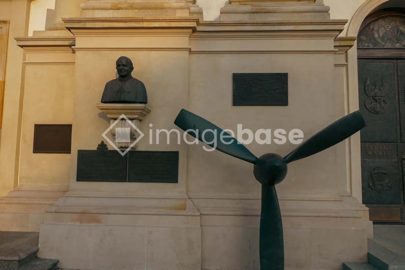 Historical Monument and Sculpture